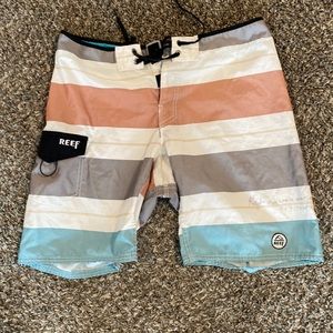 Reef men’s swim shorts size 32